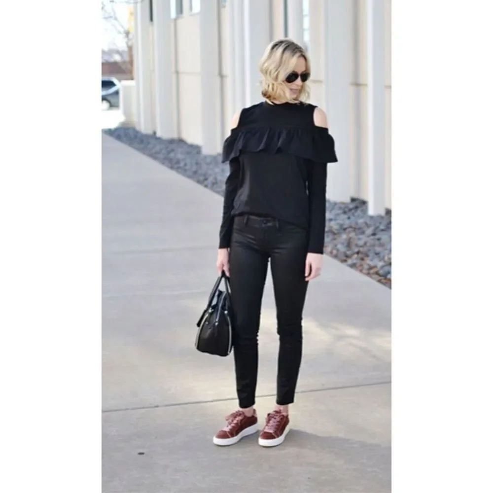 ✨Black Open Shoulder Ruffle T-Shirt✨